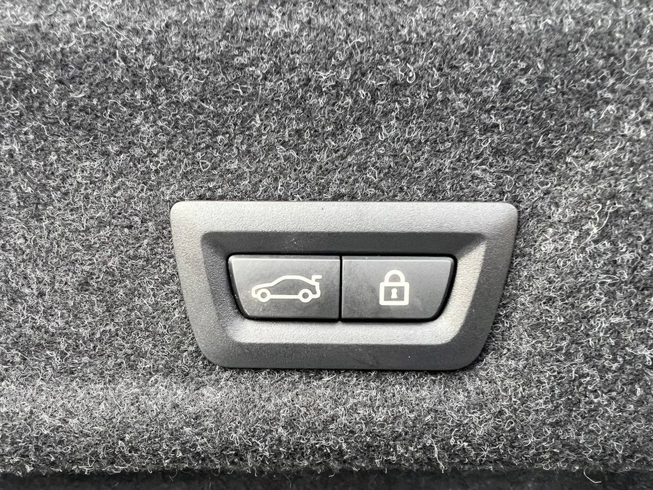 2021 BMW 3 Series 330e M-SPORT COMPETITION 2.0 HYBRID // LOW MILEAGE // 20" M3 COMPETITION ALLOYS // LEATHER/SUEDE M-SPORT INTERIOR // AMBIENT LIGHTING PACK €34,900