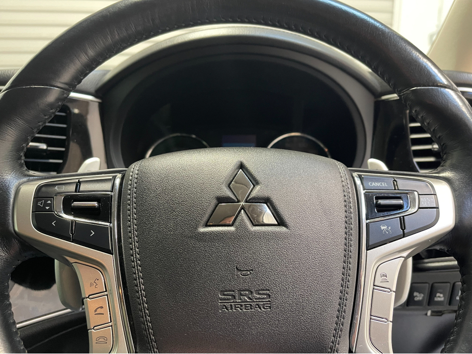 2017 Mitsubishi Outlander (Very Low Kms) HYBRID 2.0 PHEV AUTOMATIC 5DR MODEL  www.bolandscarcentre.ie €18,900