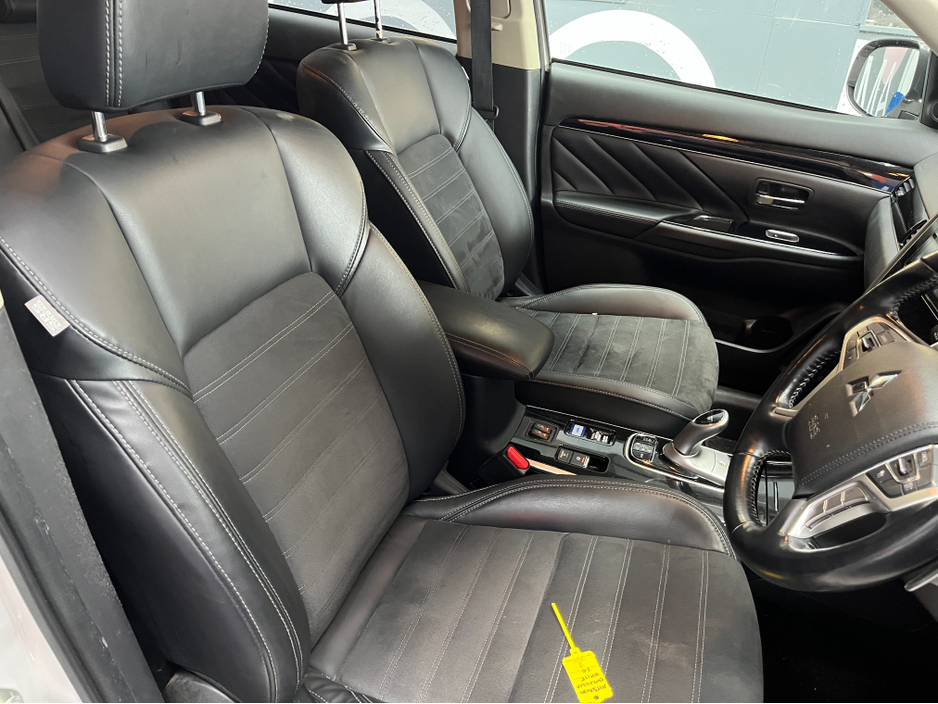 2020 Mitsubishi Outlander €24950! 2020 MITSUBISHI OUTLANDER PHEV G 2.4 AUTOMATIC / CRUISE CONTROL / 360° PARKING CAMERA / PADDLE SHIFTERS / ELECTRIC HEATED SEATS / HEATED STEERING WHEEL €24,950