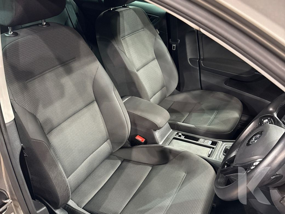 2020 Volkswagen Golf COMFORT LINE MEISTER - UPGRADED FACTORY ALLOYS - CRUISE CONTROL - REVERSE CAMERA - DIGITAL DASH €21,950