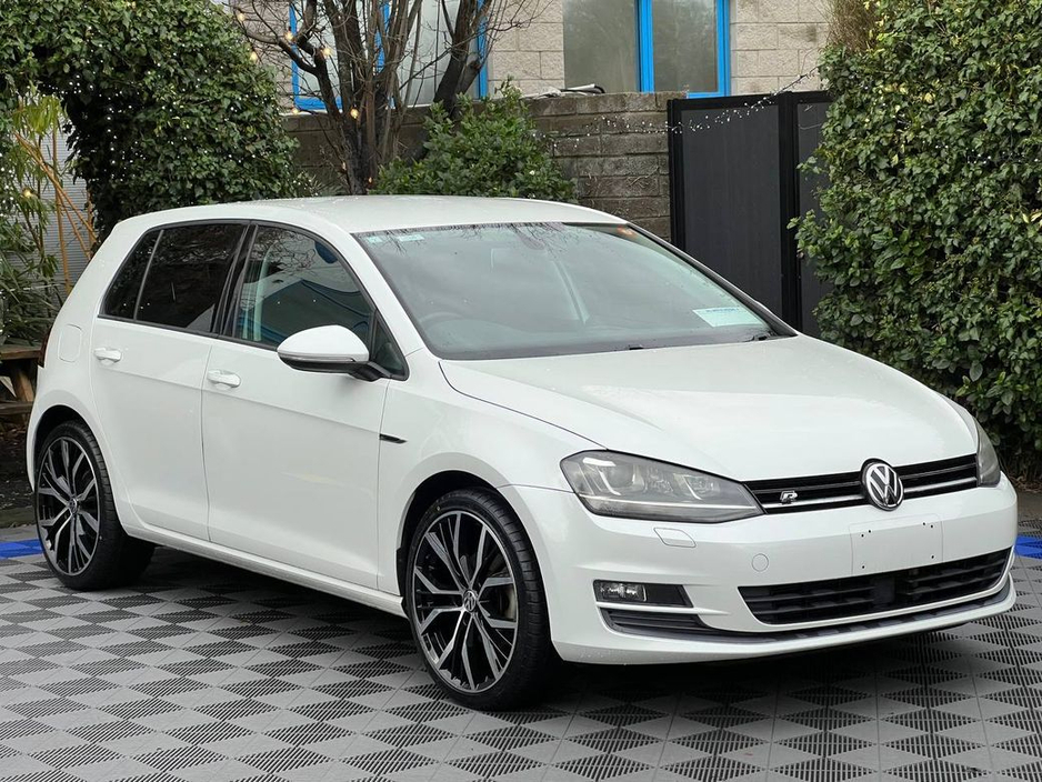 2015 Volkswagen Golf R-LINE PACK 1.2 TSI // FULL SERVICE HISTORY // REVERSE CAMERA // ADAPTIVE CRUISE CONTROL €14,750