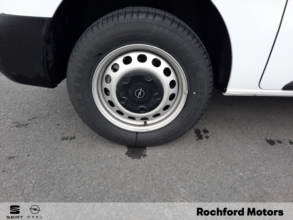 2025 Opel Vivaro //DEMO SALE// KOMFORT L1H1-1.5 120PS-D €25,160