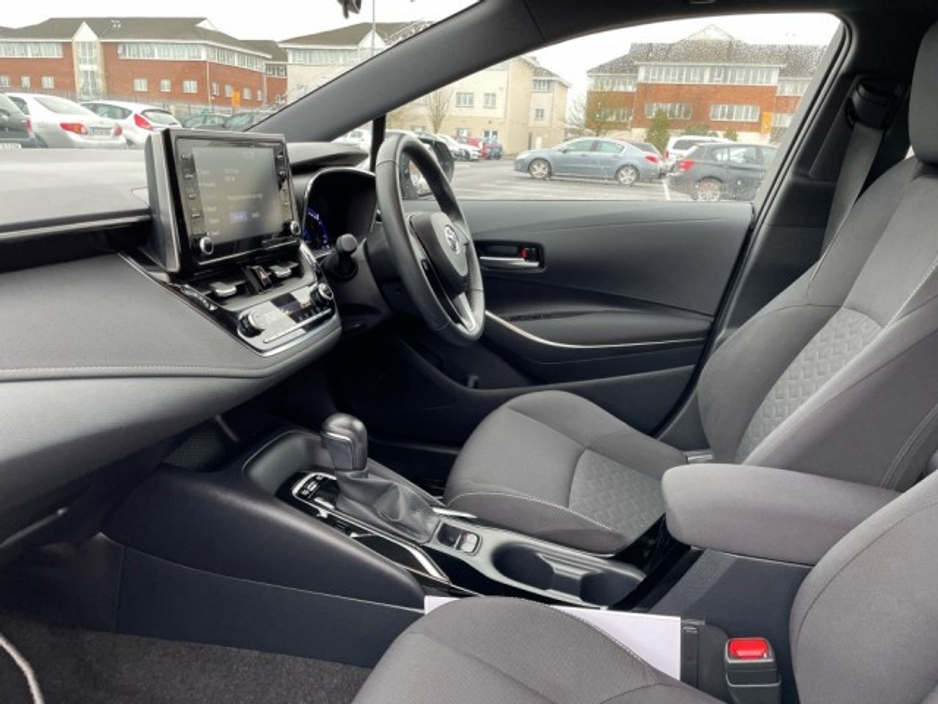 2018 Toyota Corolla Hatchback 5dr Hybrid - Luna Edition - 1.8 Automatic - Very Low KMS - EUR 180 Tax // Front Electric Windows // Rear Electric Windows // Electric Mirrors // Heated Mirrors // Apple Carplay €24,895