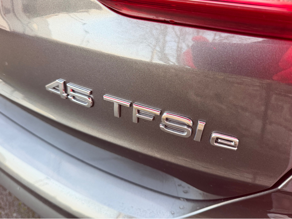 2024 Audi Q3 S LINE 45 TFSI E//LOW MILEAGE//FULL LEATHER//REVERSE CAMERA//FINANCE PACKAGES// €46,950
