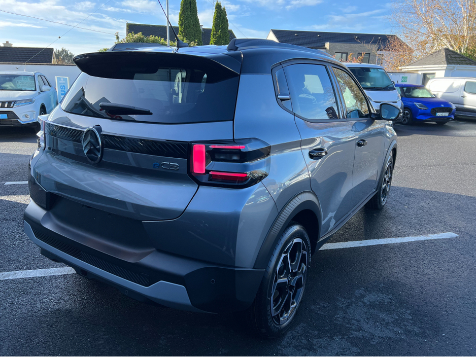 2026 Citroen C3 eMax BEV 320 44kWh 113HP €27,800