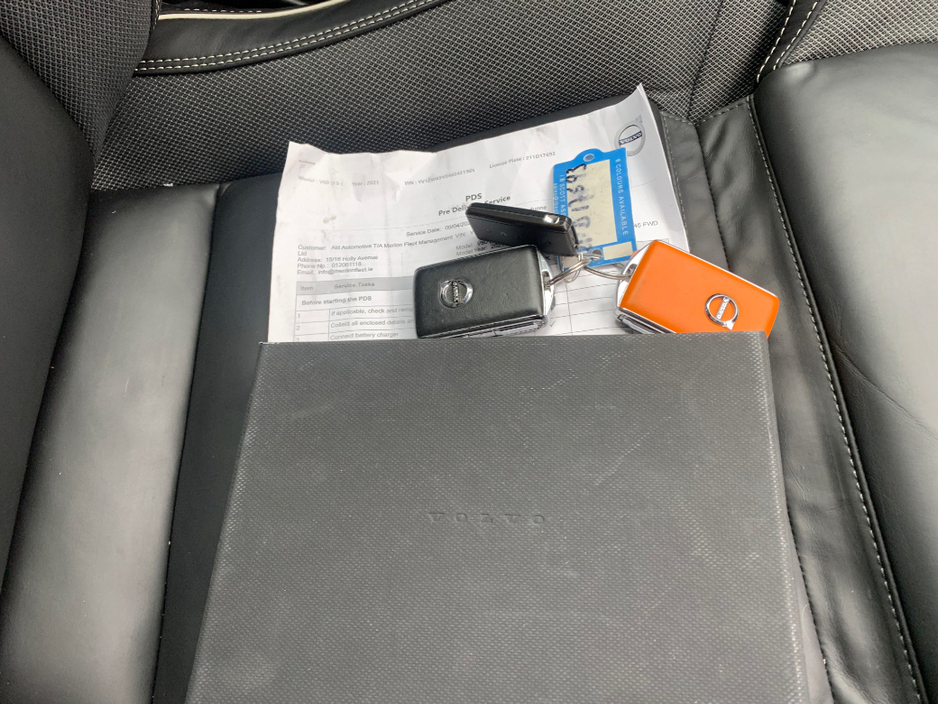 2021 Volvo V60 2.0 B4 197 BHP DSL R-DESIGN AUTO // ONE OWNER // FULL SERVICE HISTORY // STUNNING CONDITION 02/27 NCT // €270 ROAD TAX // €30,950