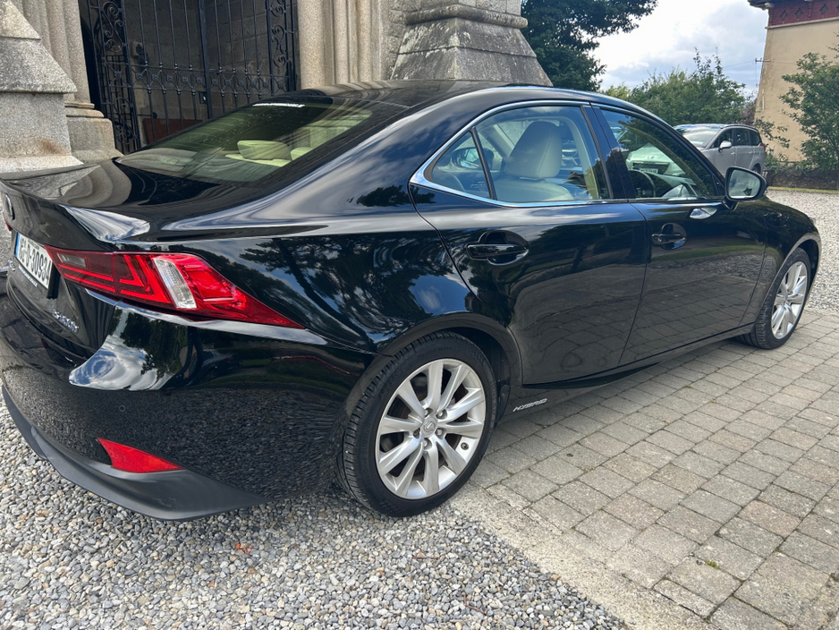 2016 Lexus IS 300 h 300 H 2.5 EXECUTIVE EDITION 4DR**//**FINANCE ARRANGED**//**CREAM LEATHER**//**€190 ROAD TAX**//**WARRANTY**//**METALLIC BLACK**//**ALLOYS**//**FRONT FOGS**//**TRADE IN ACCEPTED! €18,750