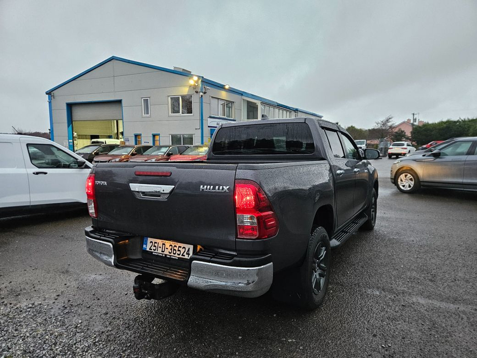 2025 Toyota Hilux 2.8 SR5 Double CAB €54,990
