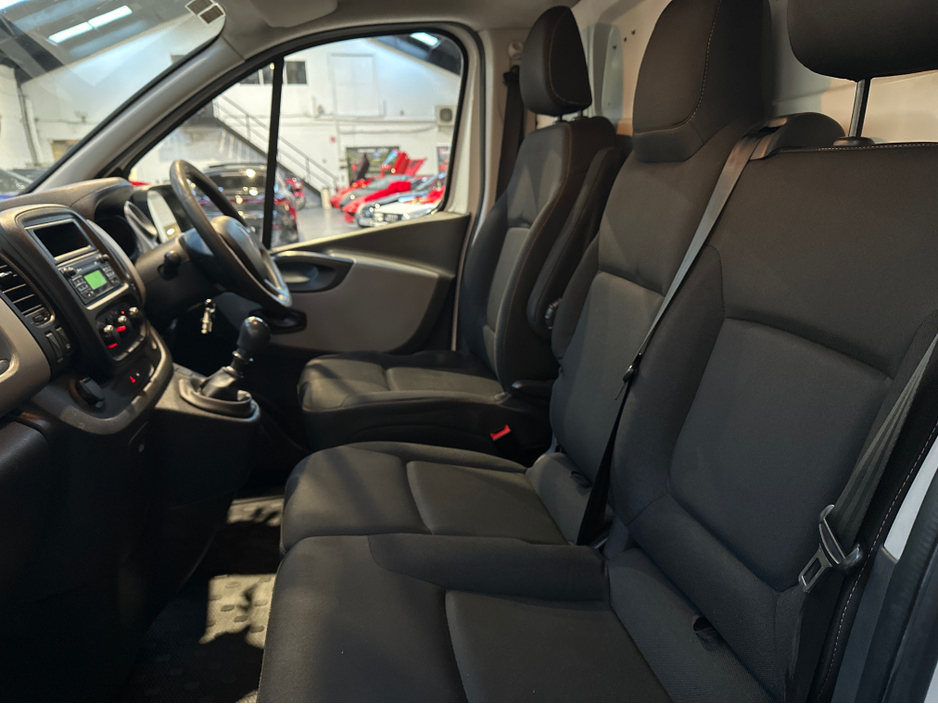 2015 Renault Trafic Passenger TRAFFIC VAN DCi €7,950