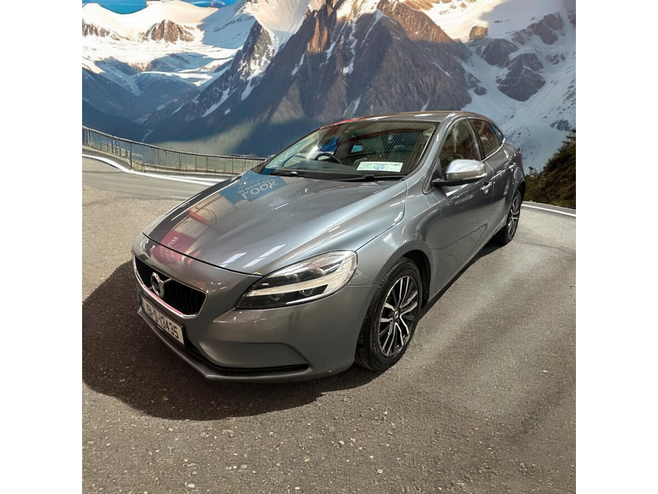 2019 Volvo V40 D3 (150hp) Momentum Edition Geartronic €15,888