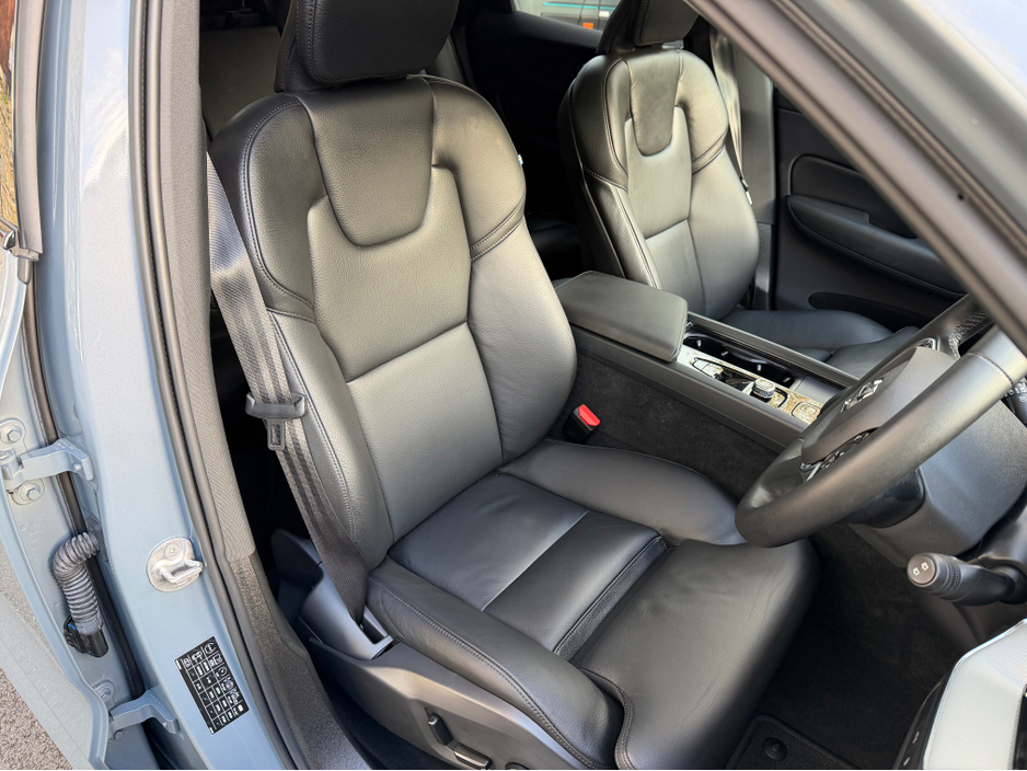 2023 Volvo XC60 ***SOLD***PLUS DARK T6 RECHARGE AWD//GREAT SPEC//LOVELY COLOUR COMBINATION//PANORAMIC ROOF//SIMI AND AA DEALER