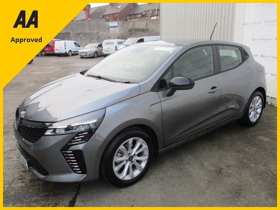 2025 Renault Clio EVOLUTION  WITH ONLY 6105KMS HIGH SPEC WITH SAT NAV AND REAR PARKING SENSORS FULLY SERVICED AND READY TO GO €25,950