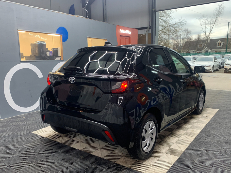 2023 Toyota Yaris 1.0 PETROL AUTOMATIC / 9k KMs / Reverse Camera €21,950