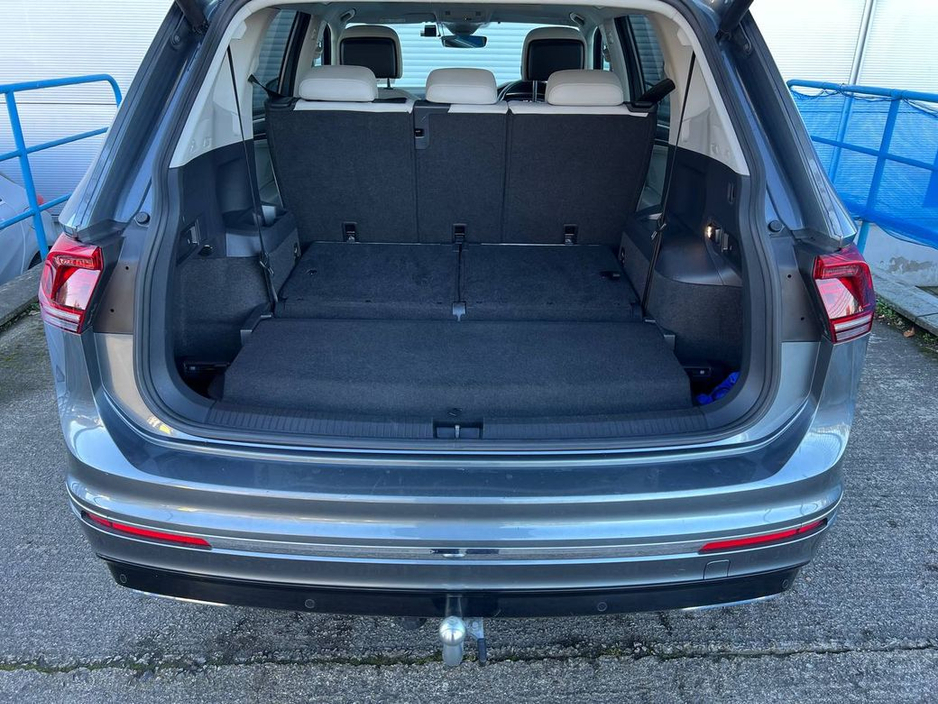 2021 Volkswagen Tiguan ALLSPACE R-LINE 2.0 TDI 7-SEATER // PANORAMIC SUNROOF // DIGITAL CLUSTER // LEATHER INTERIOR €32,950