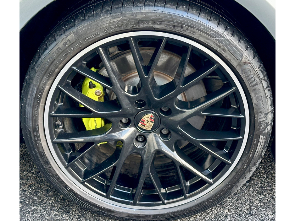 2022 Porsche Panamera 2+2 E-HY E-HYBRID CARBON TRIM €84,950