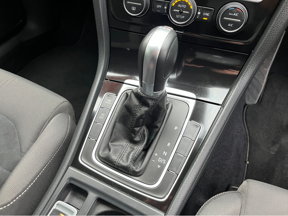 2014 Volkswagen Golf HIGHLINE AUTOMATIC 1.4 PETROL //ONLY 9668 MILES//REVERSE CAMERA//ADAPTIVE CRUISE CONTROL// €13,950