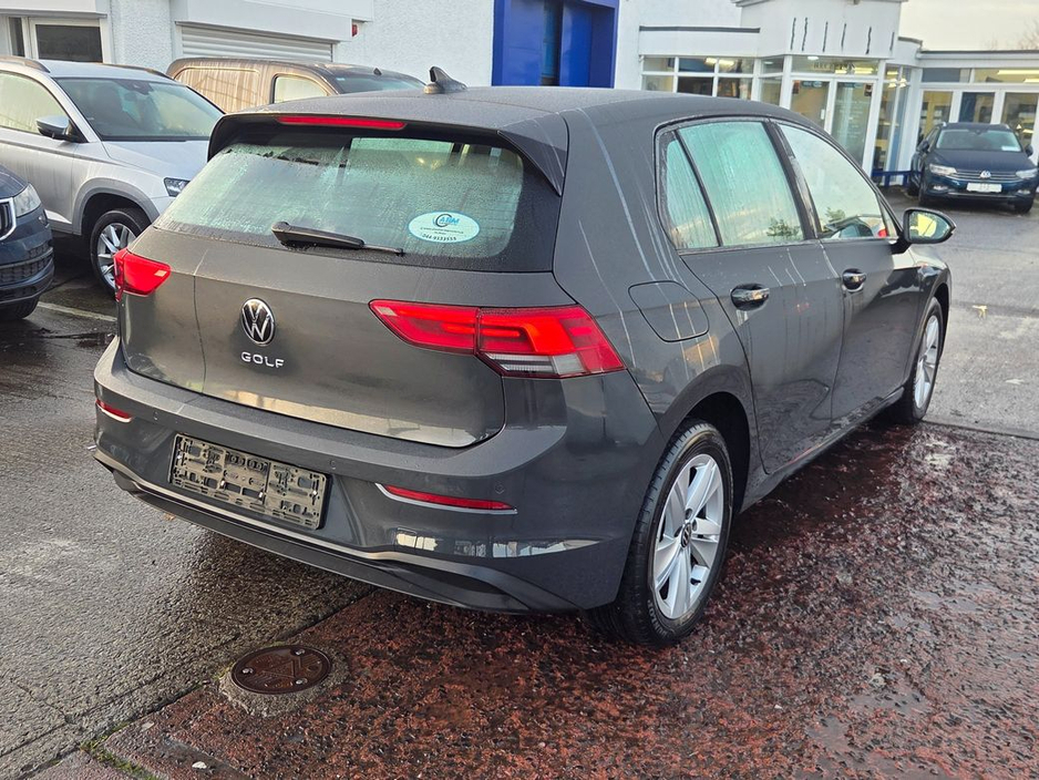 2022 Volkswagen Golf LIFE TDI €26,950