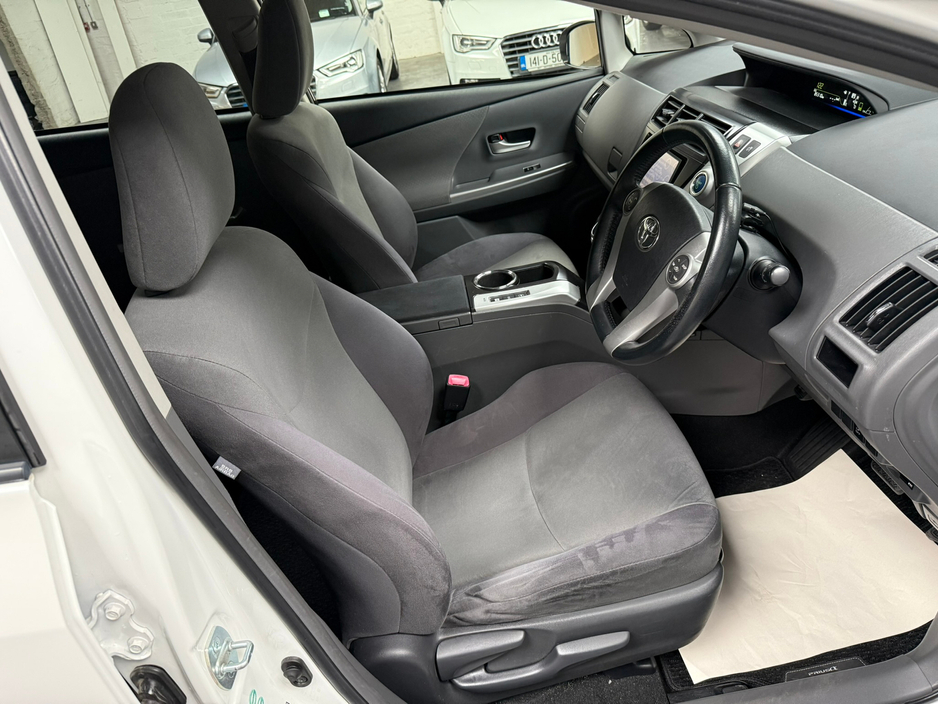 2013 Toyota Prius  €12,490