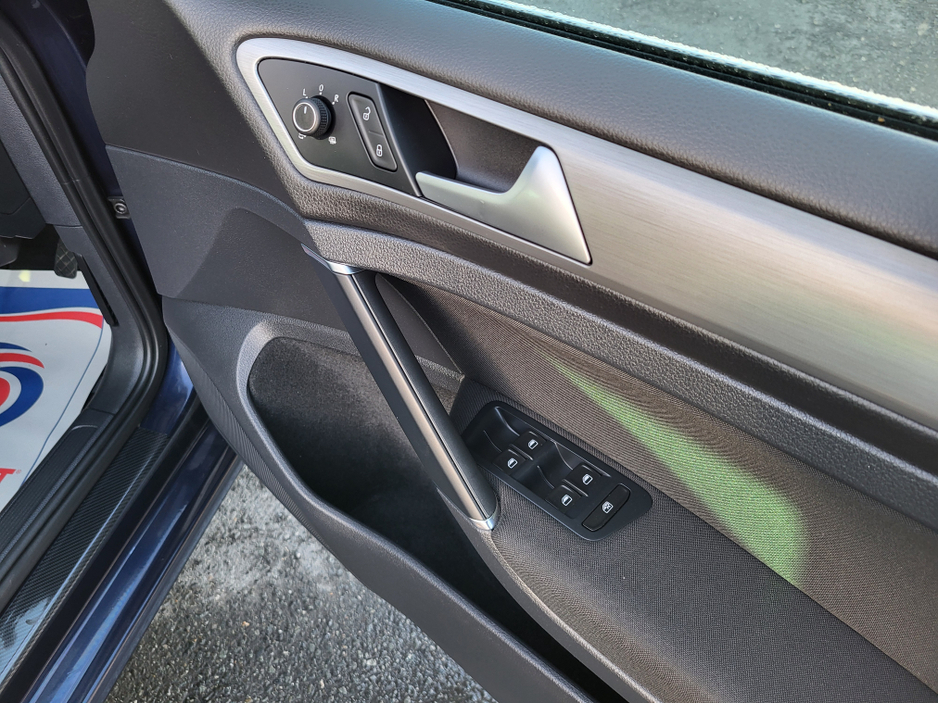 2015 Volkswagen Golf (2yr warranty) 1.2 petrol Auto estate 76308 €12,999