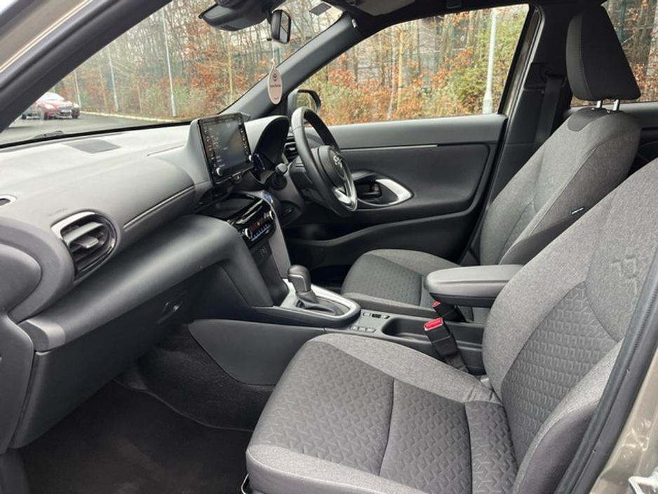 2024 Toyota Yaris Cross YARIS CROSS LUNA SPORT €30,950