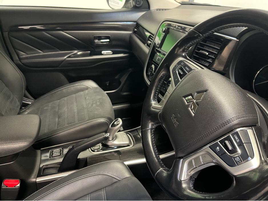2016 Mitsubishi Outlander (Low Kms) HYBRID 2.0 PHEV AUTOMATIC 5DR MODEL  www.bolandscarcentre.ie €16,900