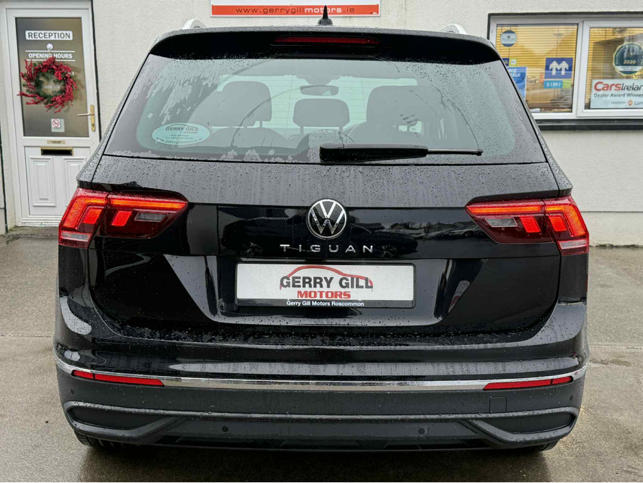 2023 Volkswagen Tiguan LIFE 2.0 TDI MANUAL 6SPEED FWD 122BHP €36,950