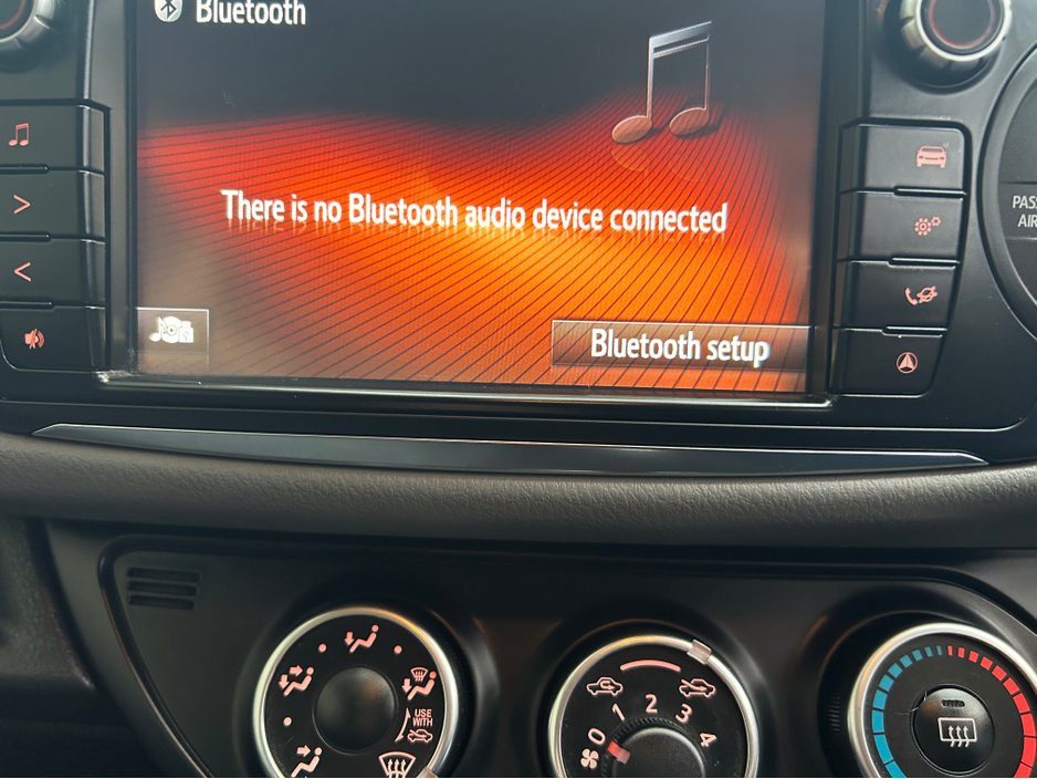 2016 Toyota Yaris 1.0 LUNA 4DR**//**BLUETOOTH**//**REVERSING CAMERA**//**NEW NCT  TILL 02/2027**//**FINANCE AVAILABLE**//**TRADE IN WELCOME**//**2 KEYS**//**WARRANTY!!!! €9,999