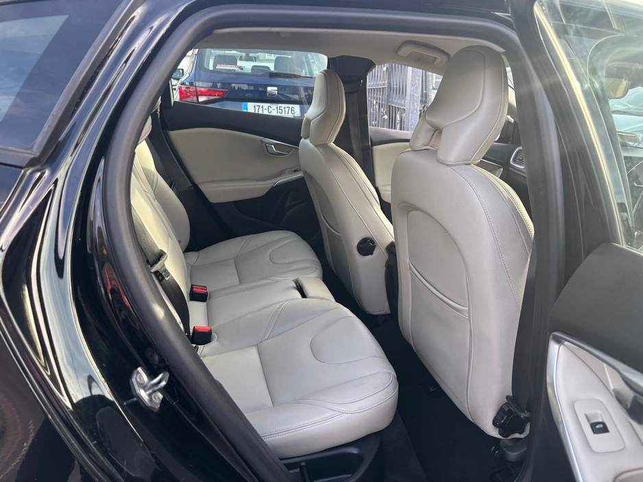 2018 Volvo V40 RESERVE  DEPOSIT  D2 MOMENTUM ED 5DR  ONE   OWNER   /  FULL  VOLVO  SERVICE  SERVICE  HISTORY