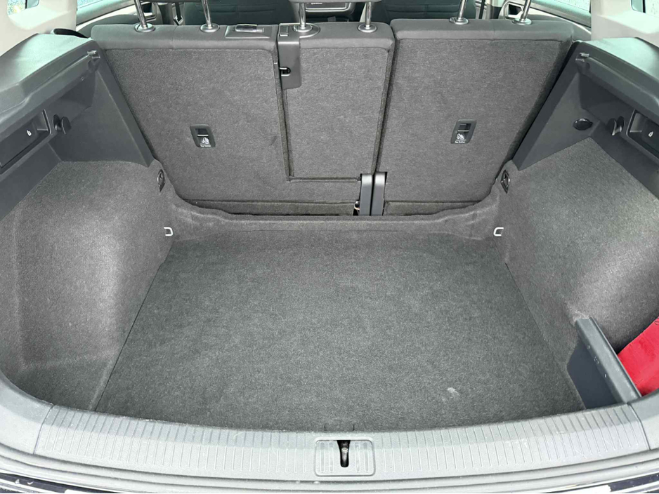 2023 Volkswagen Tiguan LIFE 2.0 TDI MANUAL 6SPEED FWD 122BHP €36,950