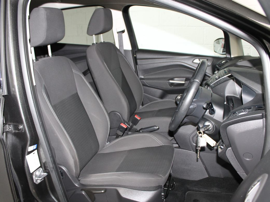 2017 Ford C-Max Zetec 1.5 TDCI 95PS M6 4DR €12,999