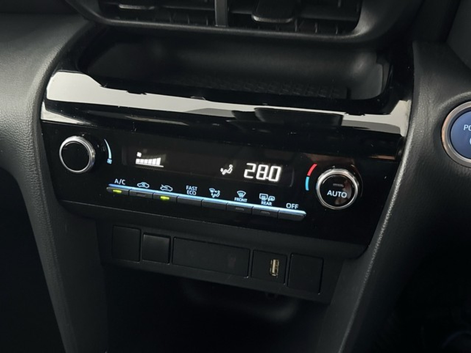 2023 Toyota Yaris Cross LUNA SPORT €27,950