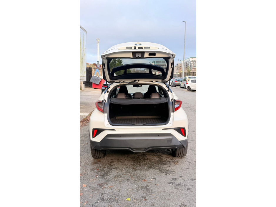 2018 Toyota C-HR 1.8 HYBRID SPORT €21,499