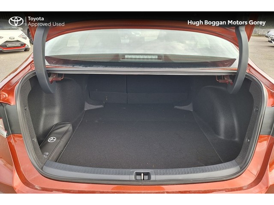 2025 Toyota Corolla COROLLA SALOON LUNA €31,950