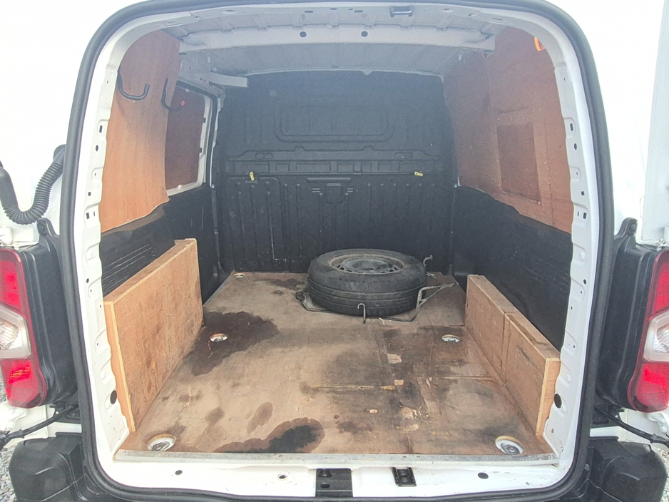 2021 Citroen Berlingo Enterprise 650 Van 1.5 Diesel with 3 seats in front and side loading door.