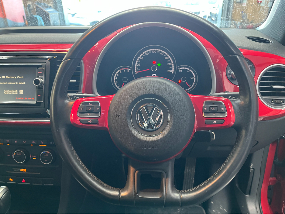 2015 Volkswagen Beetle €11950! 2015 VOLKSWAGEN BEETLE DESIGN LEATHER PACKAGE 1.2 AUTOMATIC / HEATED SEATS / PADDLE SHIFTERS €11,950