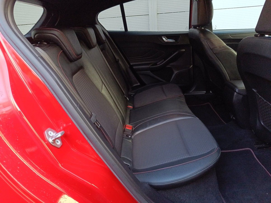 2019 Ford Focus 1.5 TDCi 120PS ST-Line M6F 19" ST Alloys €18,995