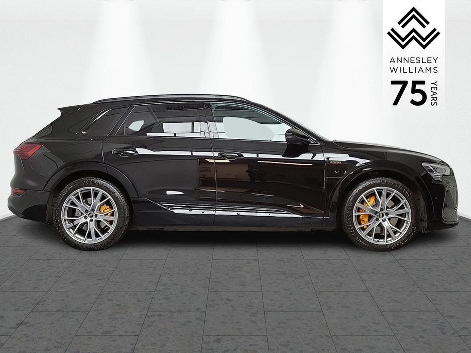 2022 Audi e-tron 55 quattro S Line €41,950