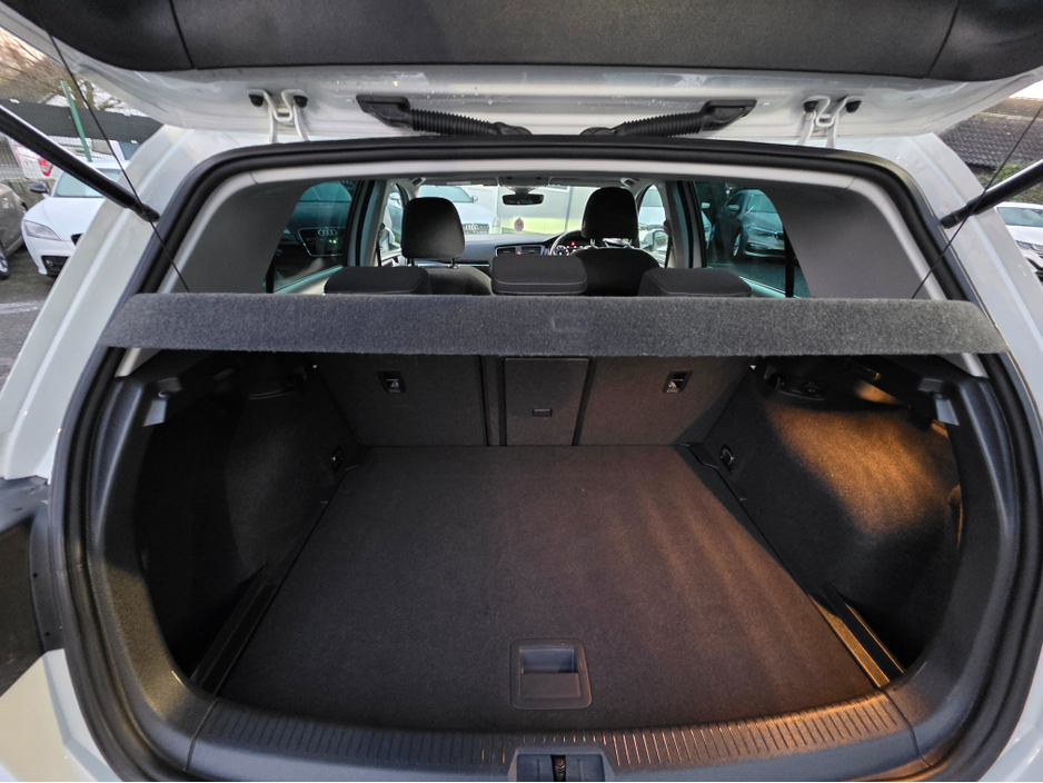 2017 Volkswagen Golf ( 172 REG ) HIGHLINE 1.4 MK7.5 SAT NAV PACK - VIRTUAL CLOCKS -REVERSE CAMERA - NAVIGATION - CARPLAY - ANDROID AUTO- BLIND SPOT REAR TRAFFIC ASSIST - DISCOVER PRO €17,950