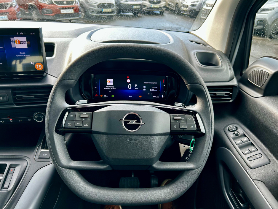 2026 Opel Combo Life TAXI WHEELCHAIR ACCESSIBLE 7 SEATER AUTOMATIC €58,995