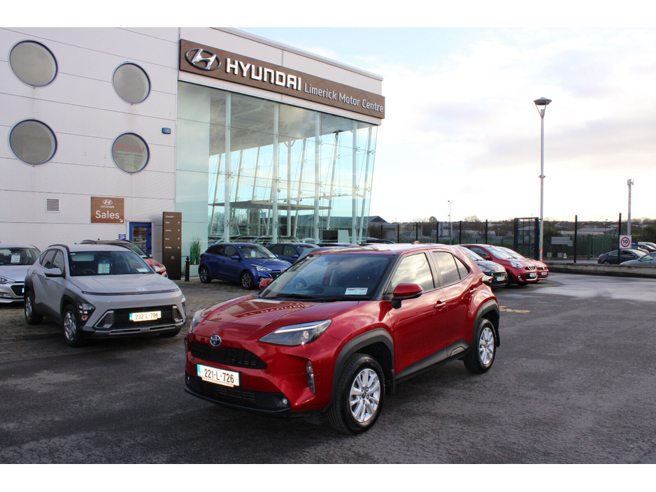2022 Toyota Yaris Cross 1.5 Hybrid CVT Luna €23,950
