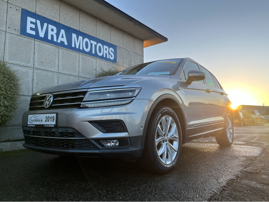 2019 Volkswagen Tiguan HIGHLINE 4MOTION AUTOMATIC 2.0 DIESEL //HIGH SPEC//360 PARKING CAMERAS//FRONT AND REAR HEATED SEATS//POWER TAILGATE//HEAD UP DISPLAY//