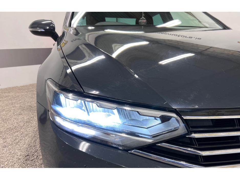 2020 Volkswagen Passat TDI SEL S-A 4DR AUTO €19,700