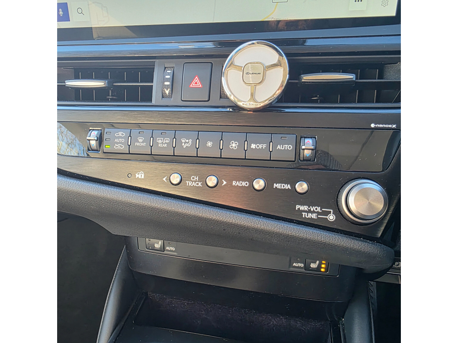 2023 Lexus ES 300 H ES300h Dynamic €43,950