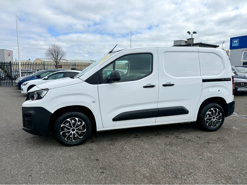 2019 Peugeot Partner ACTIVE 1.6 BLUEHDI 650KG ** 3 SEATER ** 1 OWNER IRISH VEHICLE **  FULL MAIN DEALER HISTORY ** NEW MODEL ** PRICE PLUS VAT ** €7,995