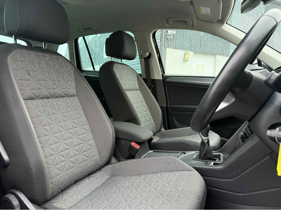 2023 Volkswagen Tiguan LIFE 2.0 TDI MANUAL 6SPEED FWD 122BHP €36,950