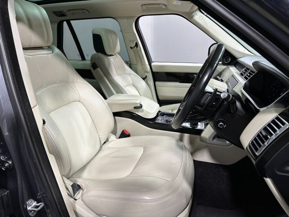 2020 Land Rover Range Rover Vogue P400e 202 €57,800