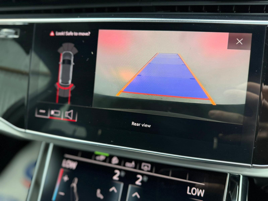 2021 Audi Q7 55 TFSI e S Line €52,950