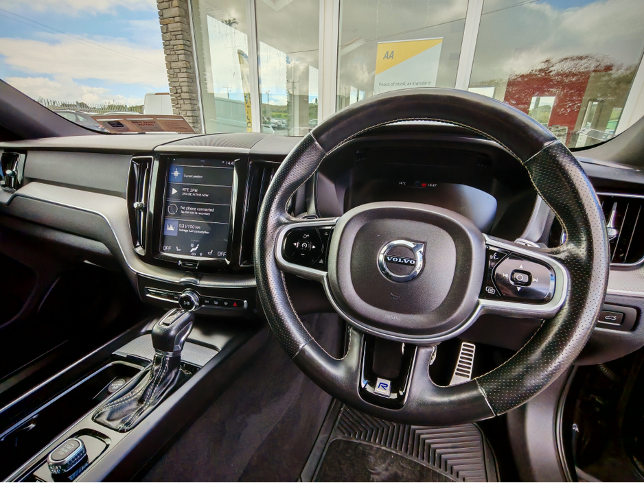 2019 Volvo XC60 2.0 D4 R-DESIGN AWD 5DR A AUTO R-DSGN 190HP €29,800