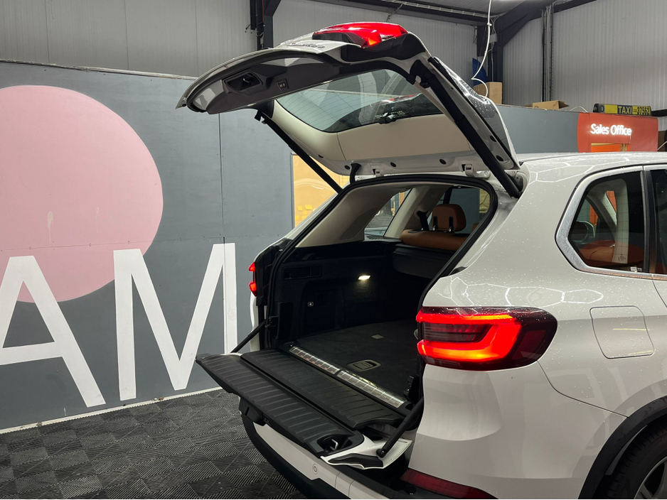 2021 BMW X5 €52950 2021 BMW X5 xDRIVE 45E -PANORAMIC ELECTRIC ROOF - HEATED ELECTRIC MEMORY SEATS - CRUISE CONTROL - REVERSE CAMERA - SPLIT ELECTRIC TAILGATE - REAR SUNBLINDS - REVERSE CAMERA €52,950