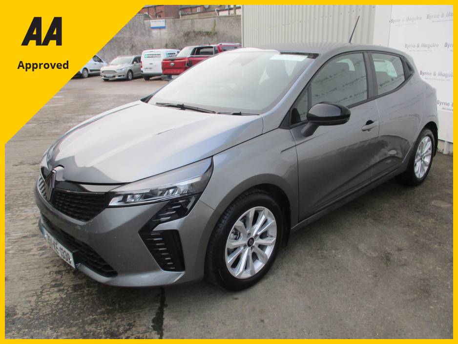 2025 Renault Clio EVOLUTION  WITH ONLY 6105KMS HIGH SPEC WITH SAT NAV AND REAR PARKING SENSORS FULLY SERVICED AND READY TO GO €25,950